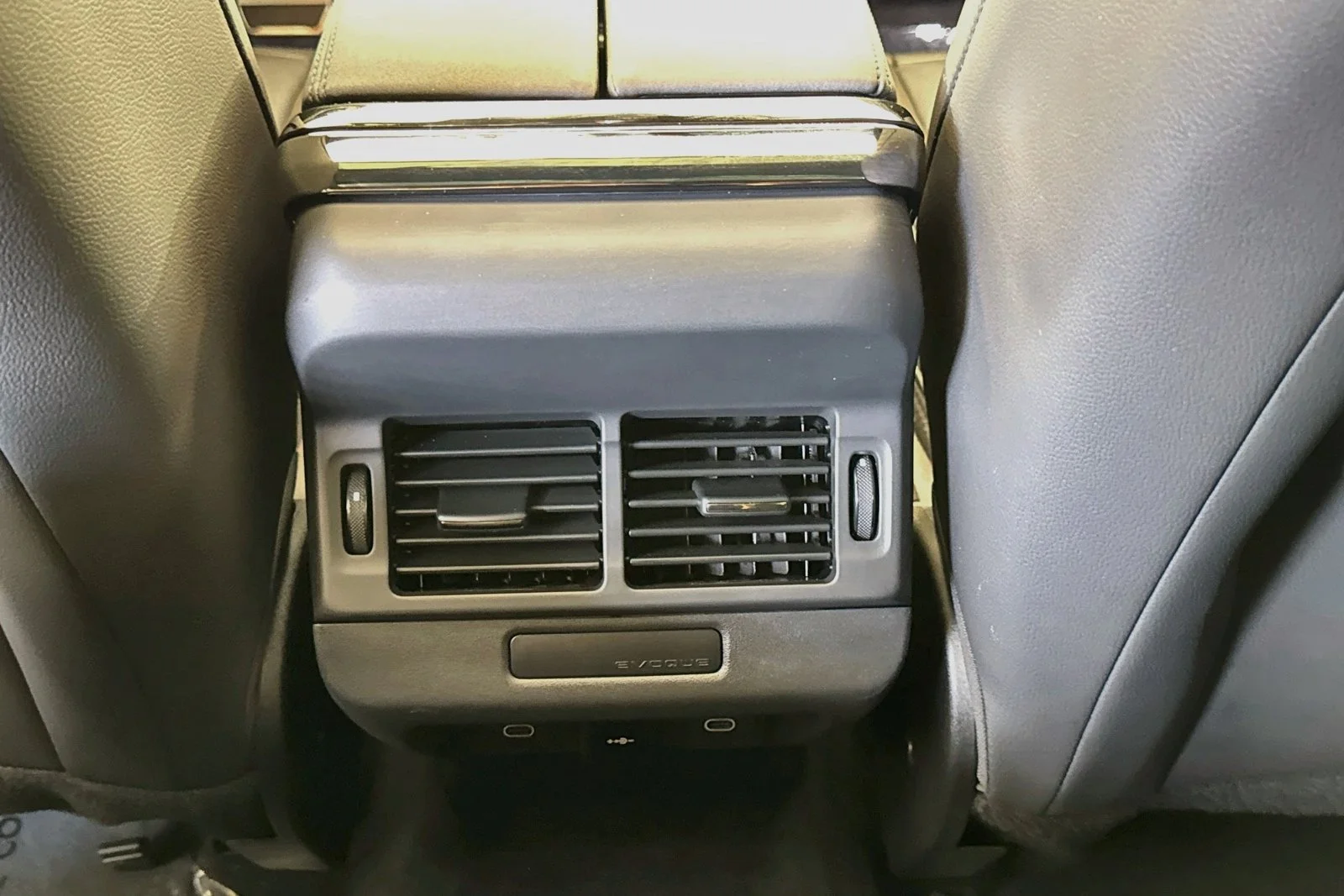 Used 2024 Fuji White Land Rover Dynamic SE image 24