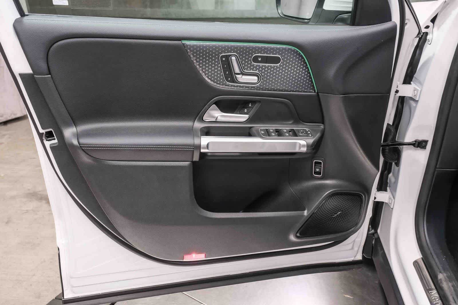 New 2026 Polar White Mercedes-Benz GLB 250 image 27