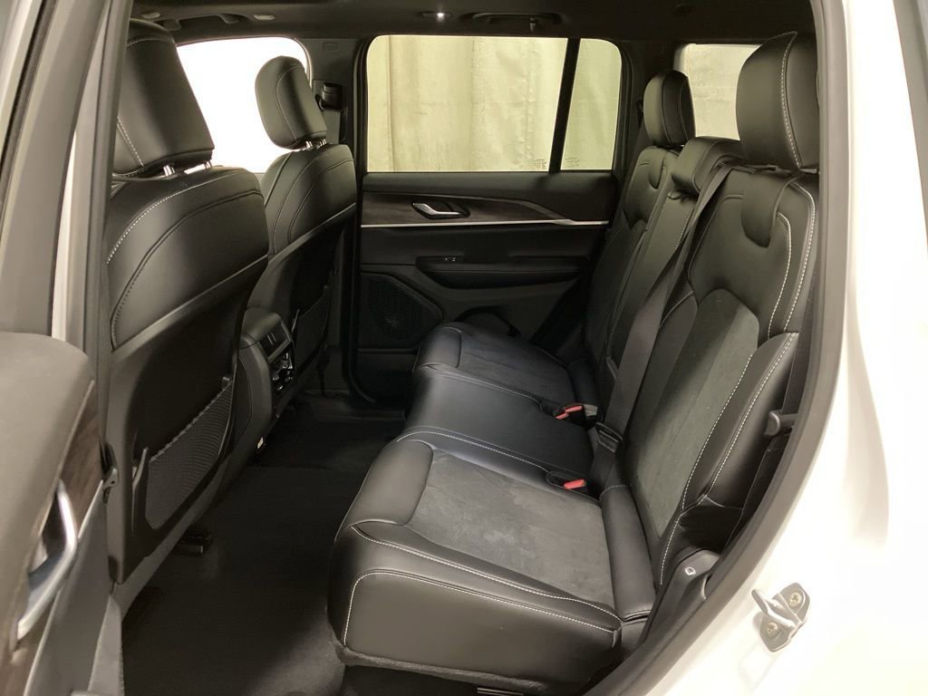 New 2026 Bright White Clear-Coat Exterior Paint Jeep Laredo Altitude image 13