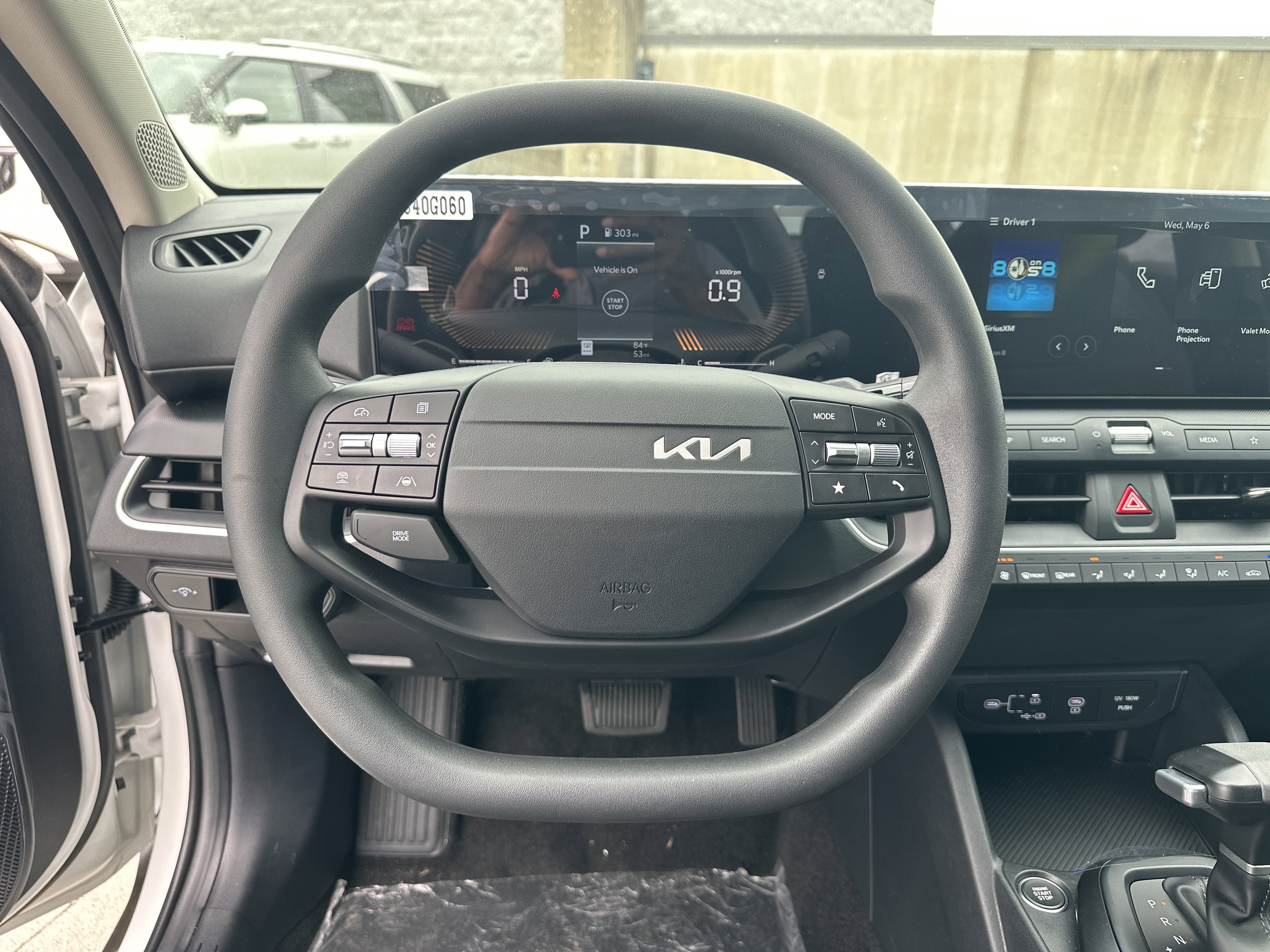 New 2026 Snow White Pearl Kia LXS image 17