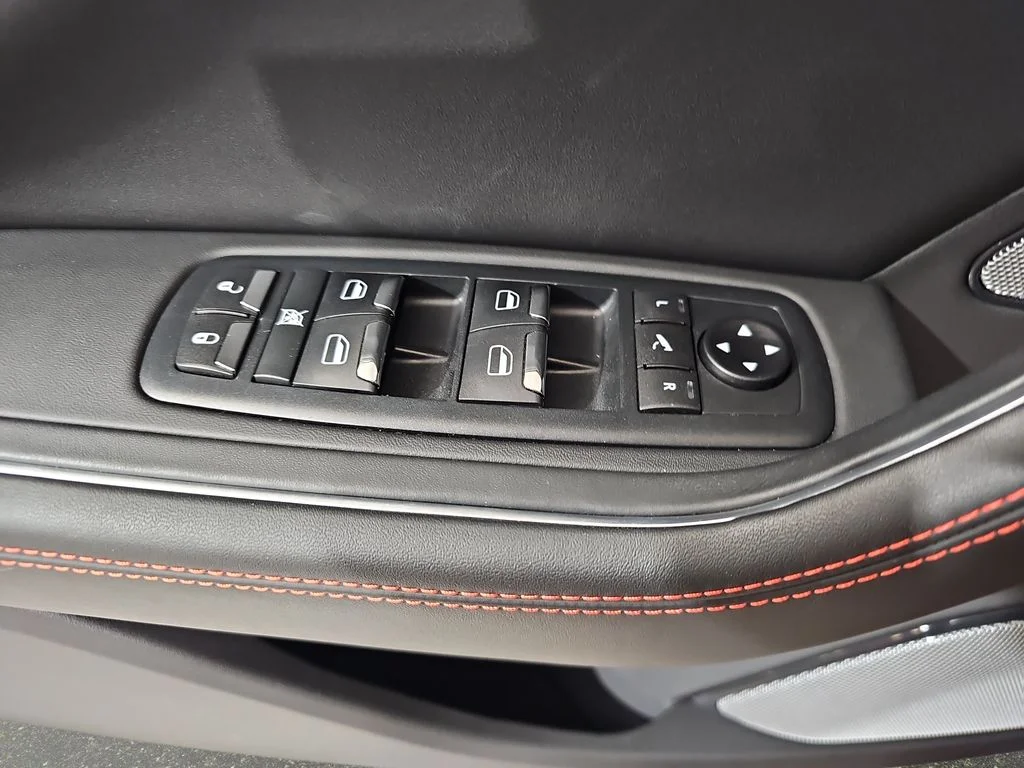 Used 2022 Red Maserati Modena image 29