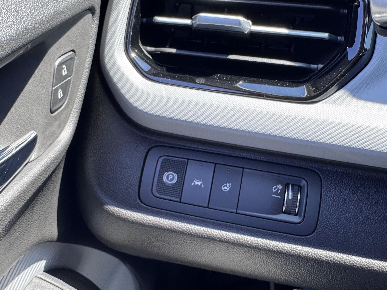2027 Chevrolet Bolt LT - Photo 9