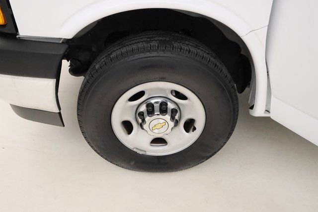 2024 Chevrolet Express Passenger LT - Photo 6