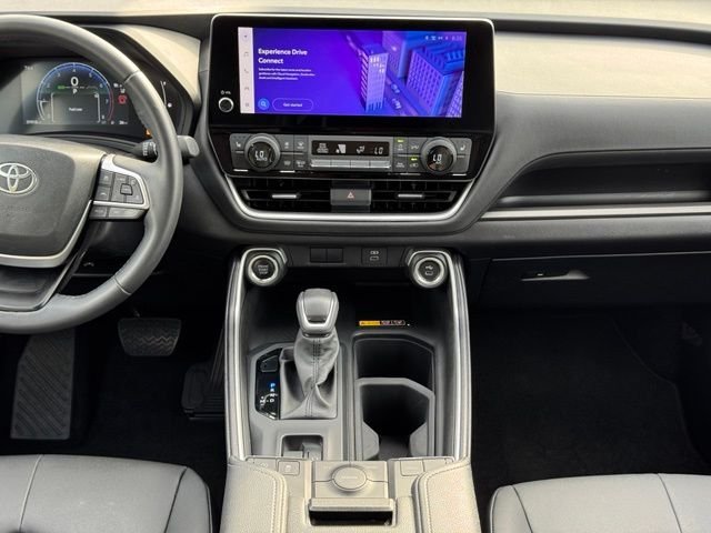 Used 2024  Toyota XLE image 31