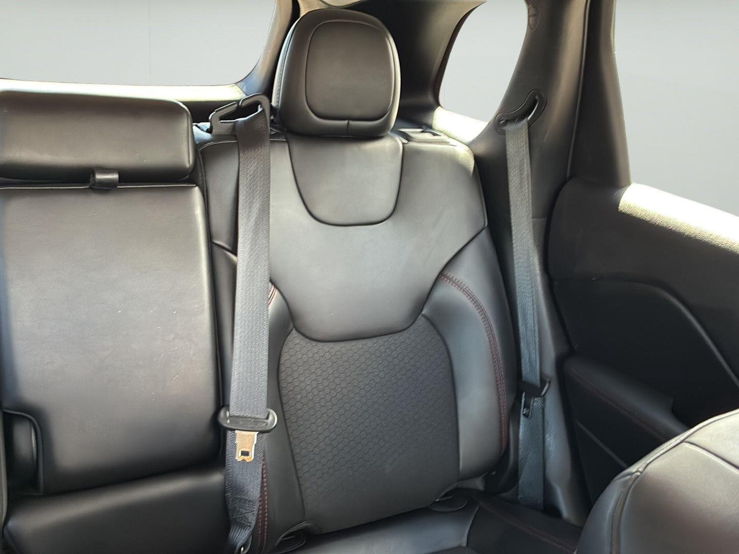 Used 2020 Diamond Black Crystal Pearlcoat Jeep Trailhawk image 20