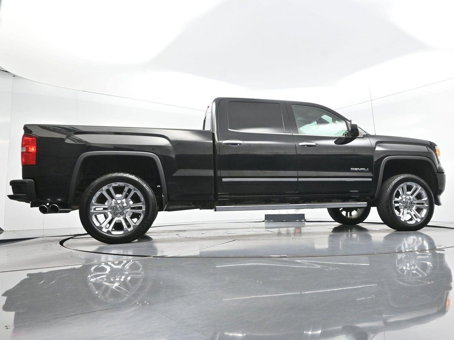 Used 2015 Onyx Black GMC Denali image 49