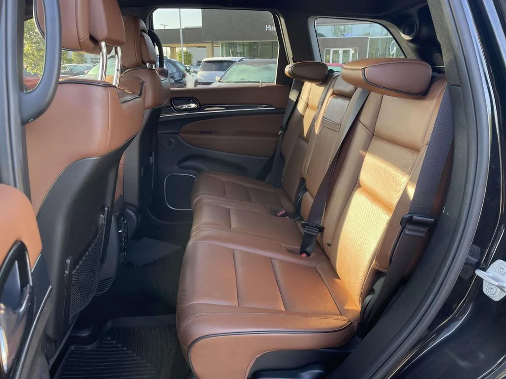 Used 2020 Diamond Black Crystal Pearlcoat Jeep Overland image 3