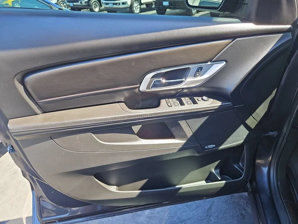 Used 2016 IRIDIUM METALLIC GMC SLT image 10