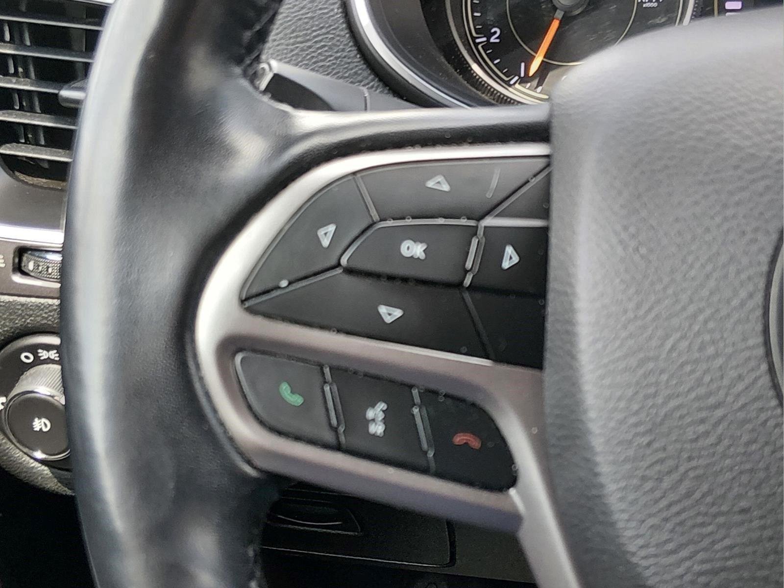Used 2019 Granite Crystal Metallic Clearcoat Jeep Latitude Plus image 27