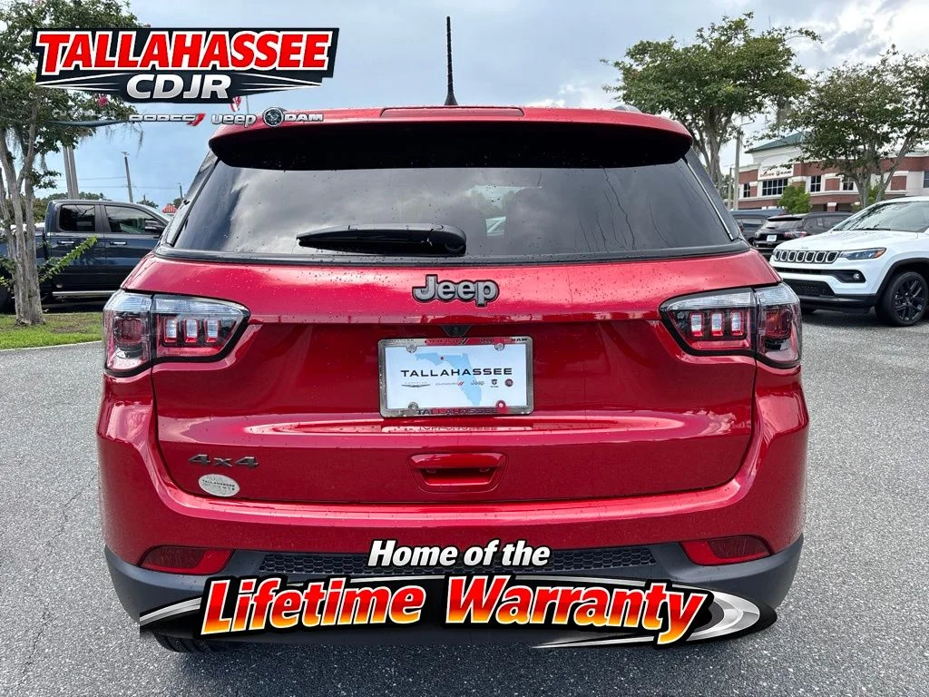 New 2026 Red Hot Pearlcoat Jeep Latitude image 4