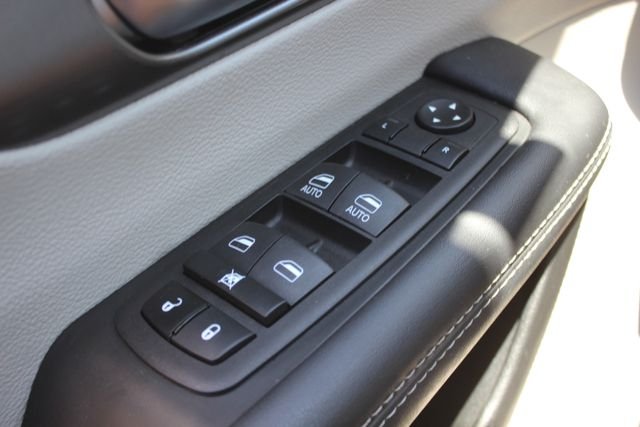 Used 2023 Silver Chrysler Touring L image 18