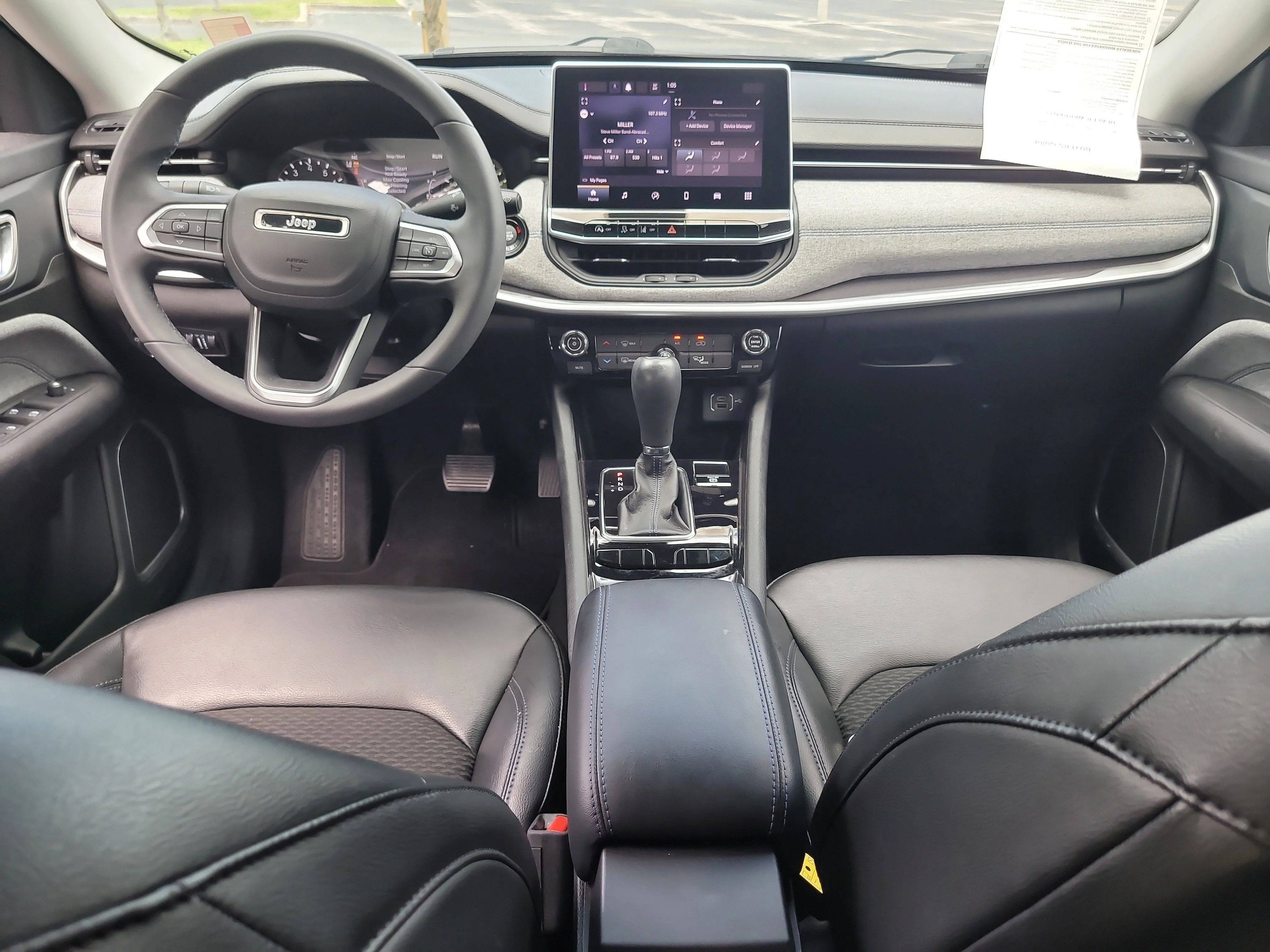 Used 2022 Diamond Black Crystal Pearlcoat Jeep Latitude image 14