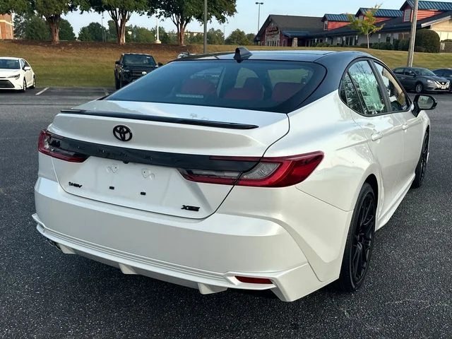 New 2026 Wind Chill Pearl with Midnight Black Metallic roof Toyota XSE image 3