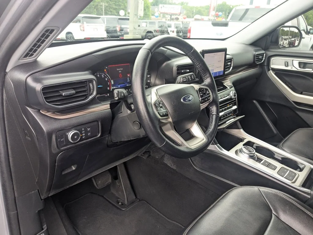 Used 2021  Ford Limited image 13