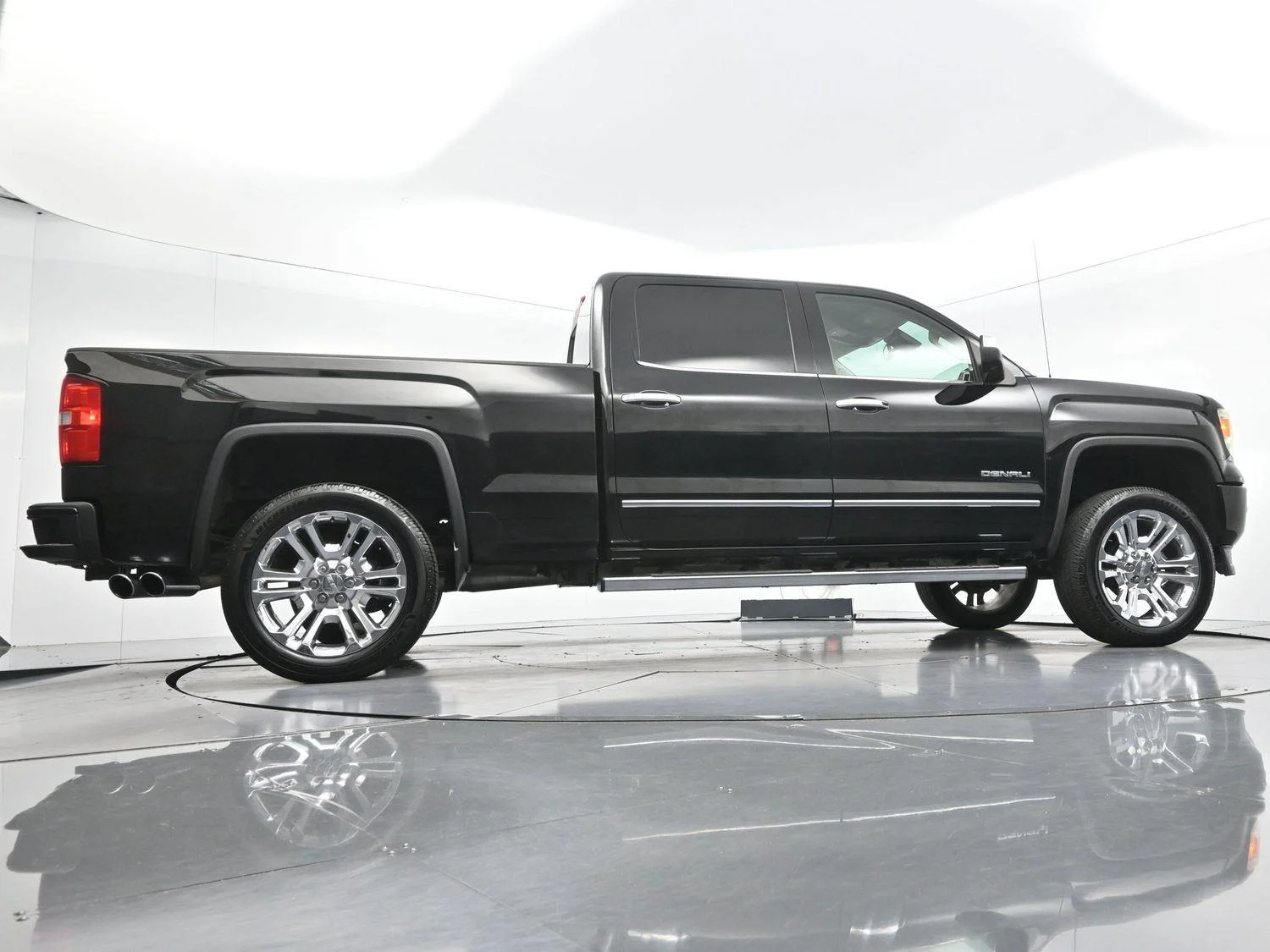 Used 2015 Onyx Black GMC Denali image 49