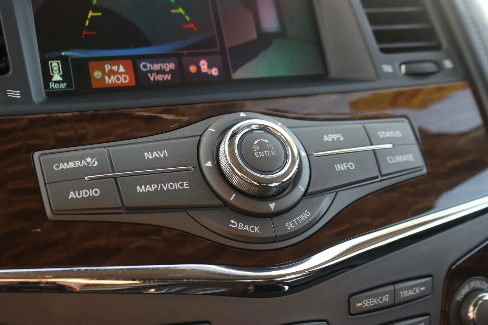 Used 2019 White Nissan SL image 28
