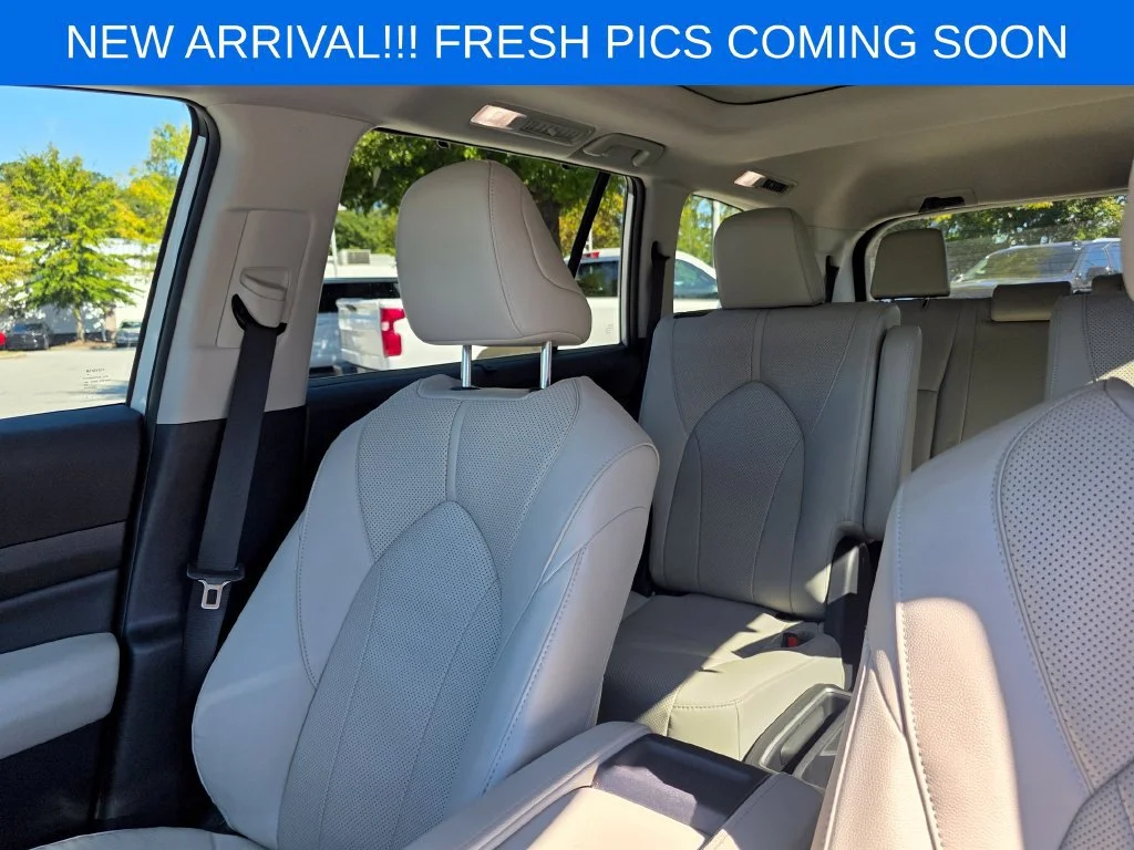 Used 2024  Toyota XLE image 8