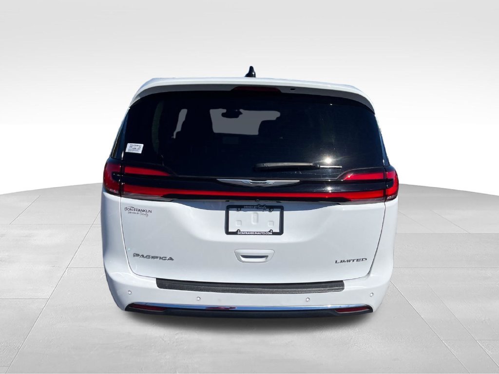 Used 2024 White Chrysler Limited image 4