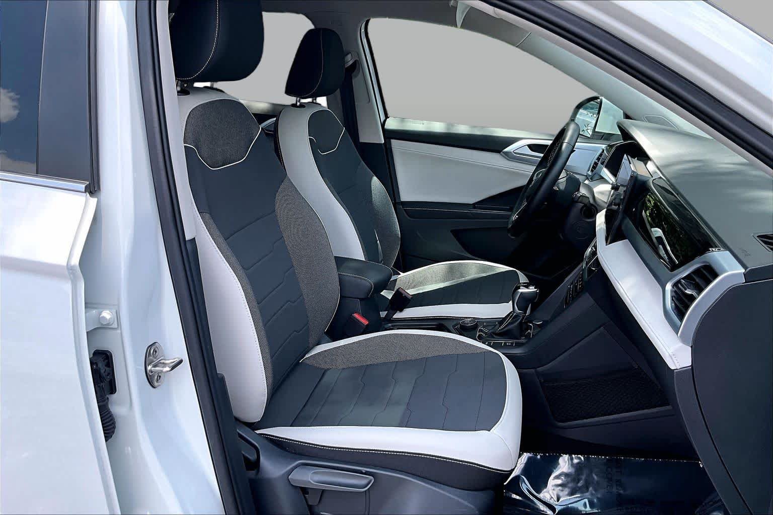 Certified Pre-Owned 2025 Volkswagen Taos SE