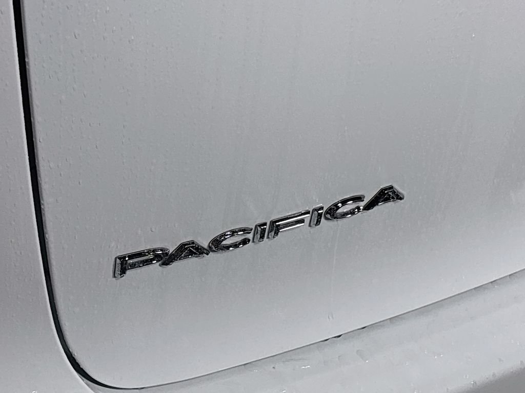 New 2026 Bright White Clear-Coat Exterior Paint Chrysler Select image 22