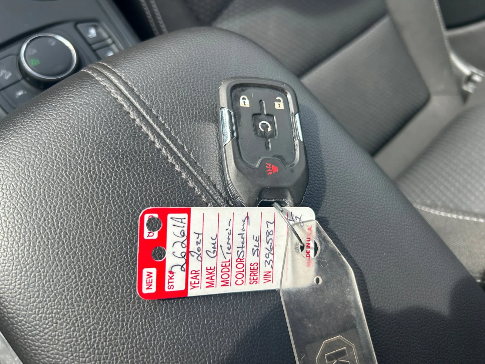 Used 2024 STERLING METALLIC GMC SLE AWD image 24