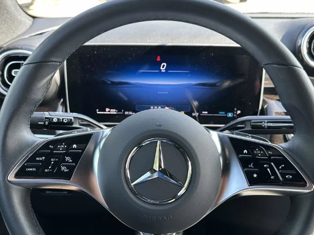 Used 2025 Polar White Mercedes-Benz GLC 300 image 23
