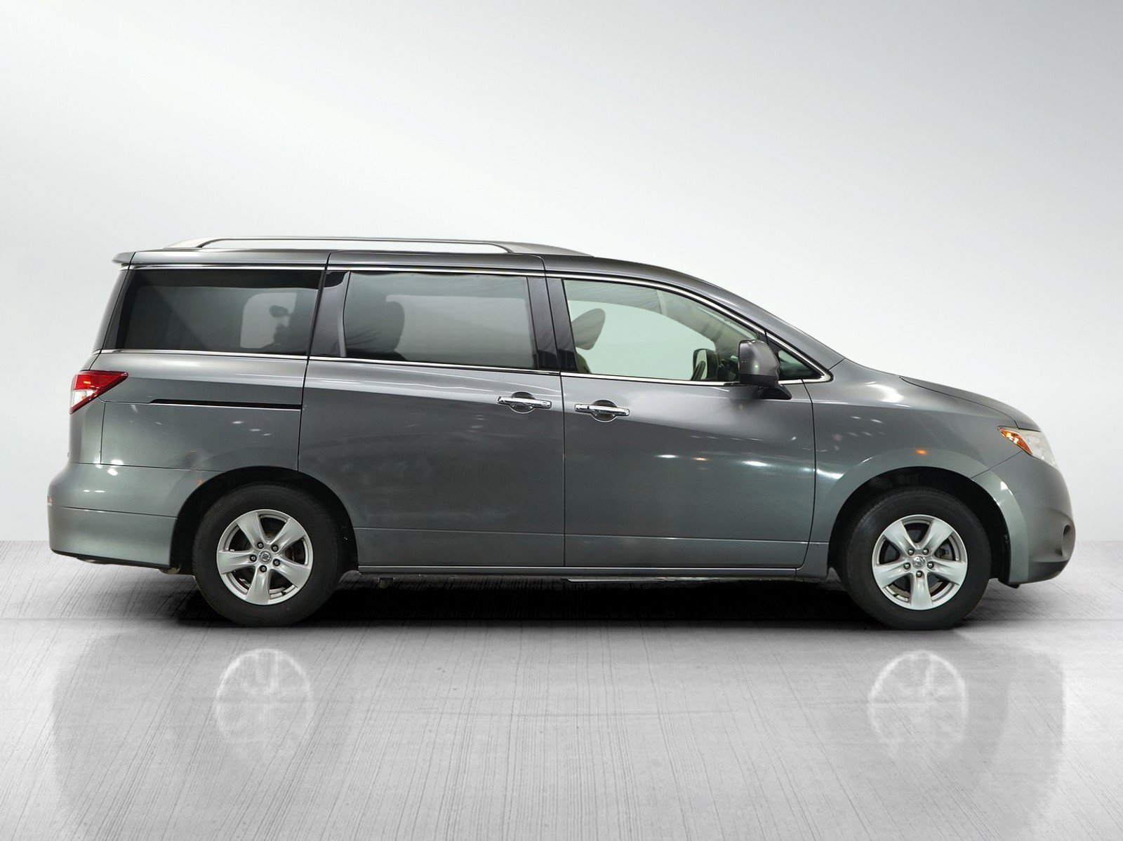 Used 2017 Gun Metallic Nissan SV CVT image 7