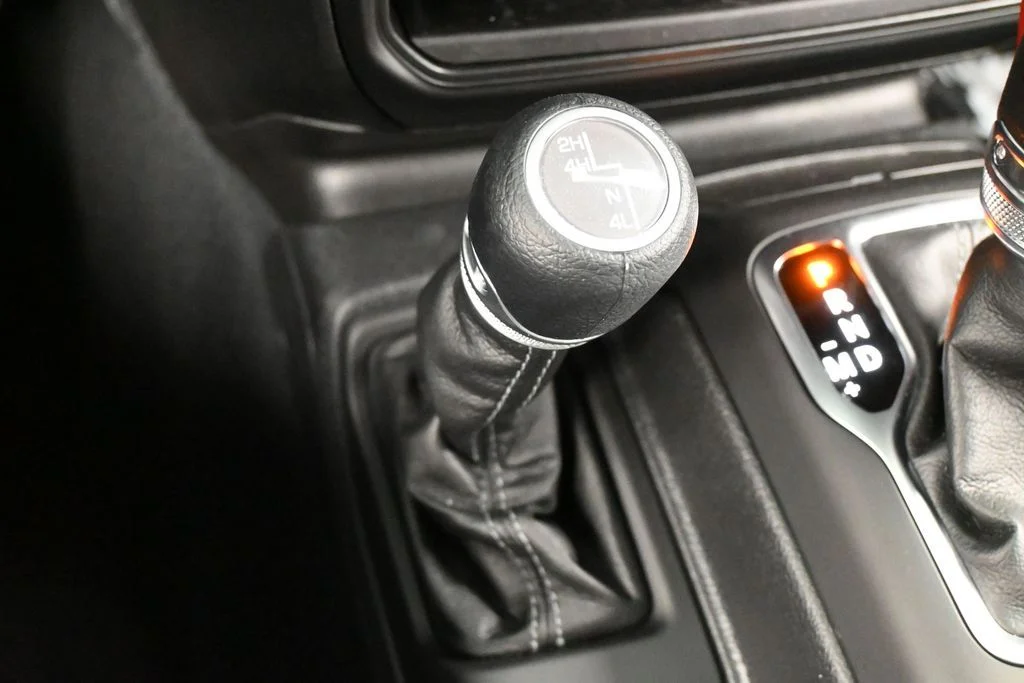 Used 2025 Hydro Blue Pearl Coat Jeep Sport S image 20