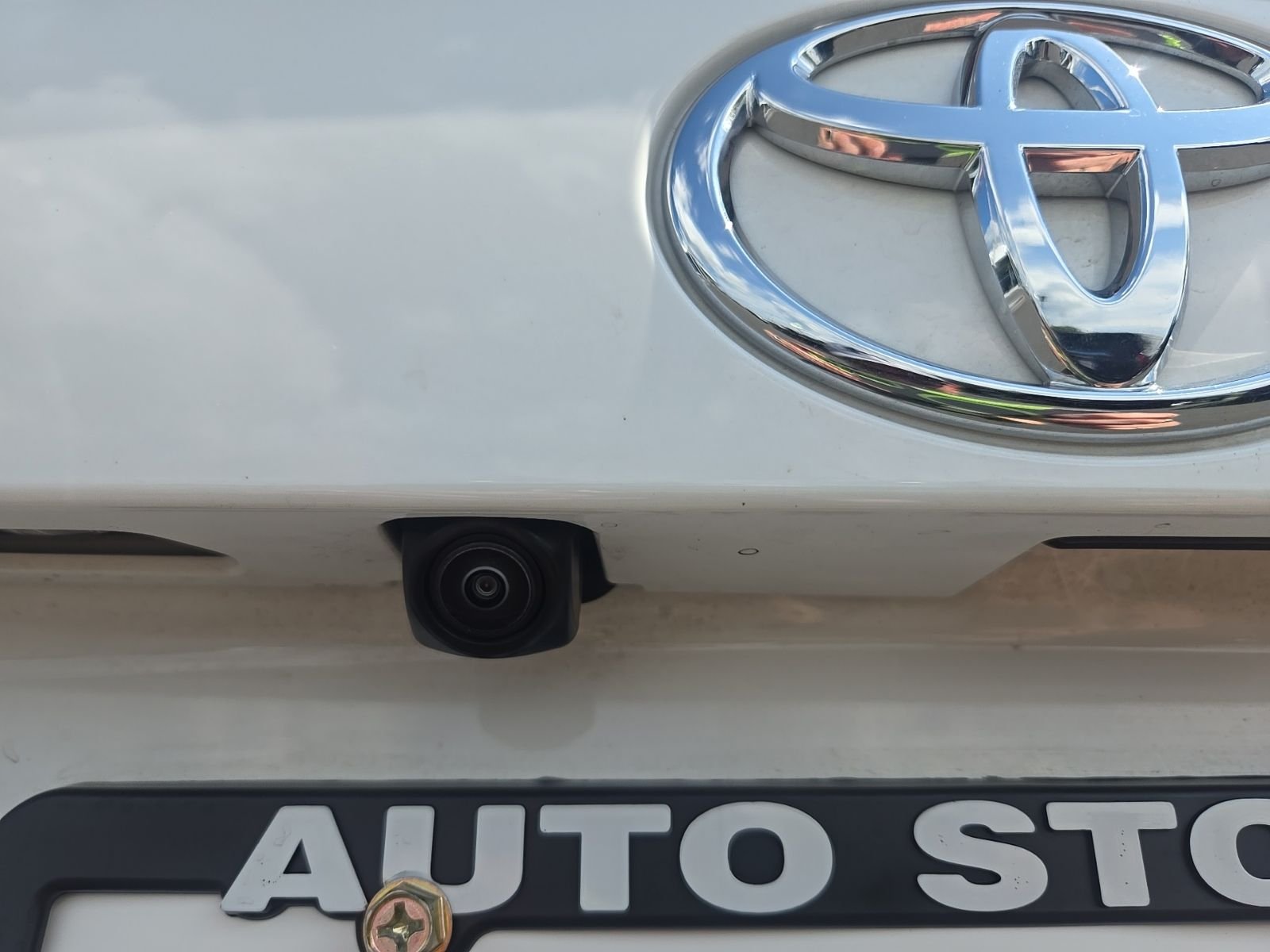 Used 2025 White Toyota XLE image 10