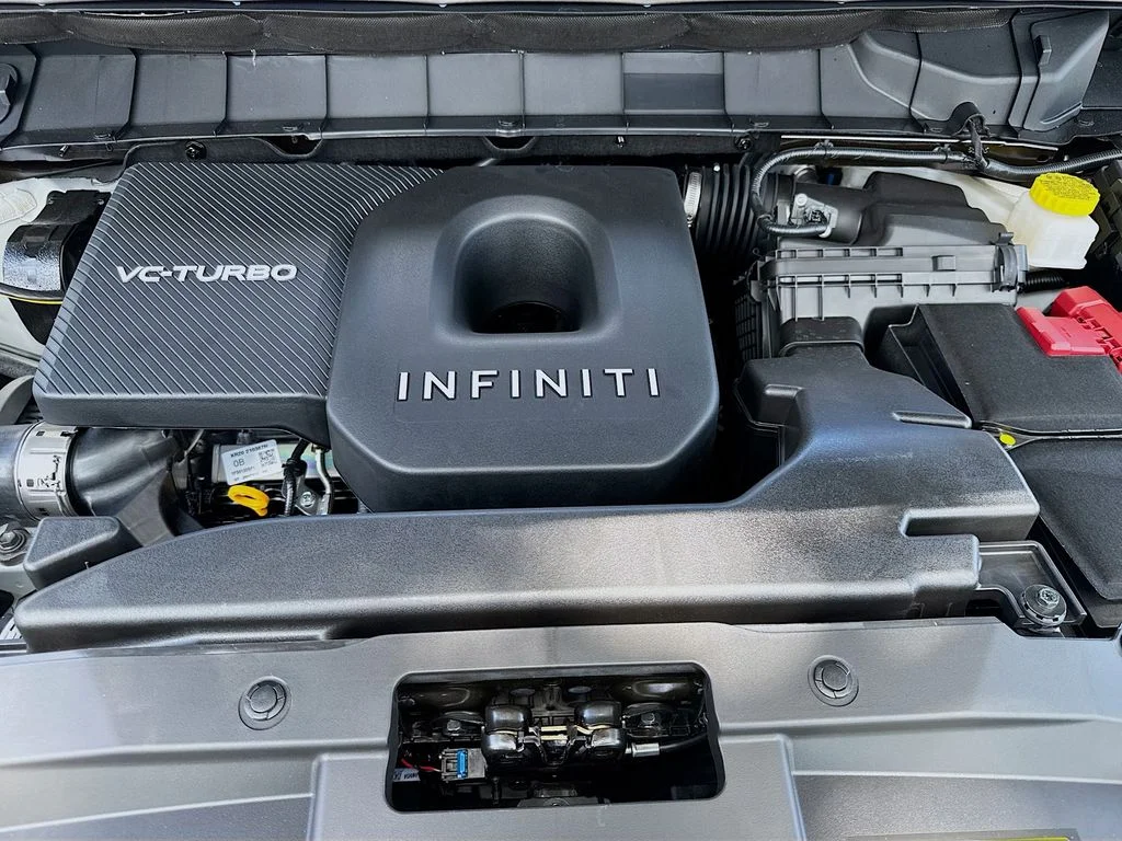 New 2027 RADIANT WHITE INFINITI Pure FWD image 32