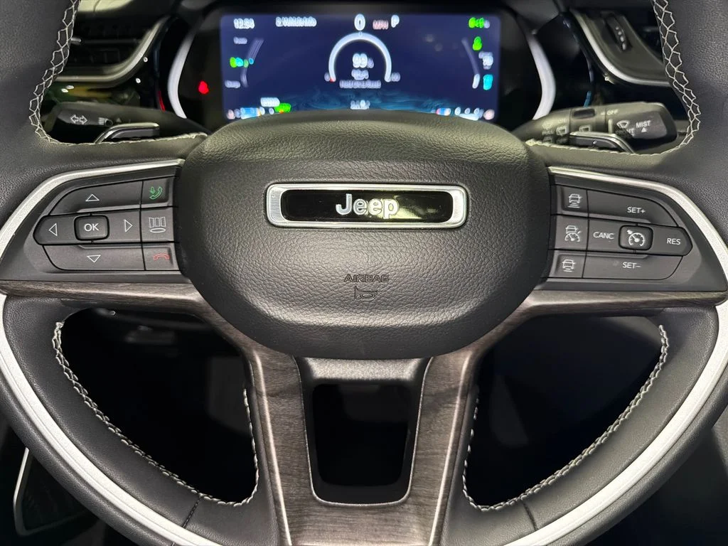 Used 2022 Diamond Black Crystal Pearlcoat Jeep 4xe image 29