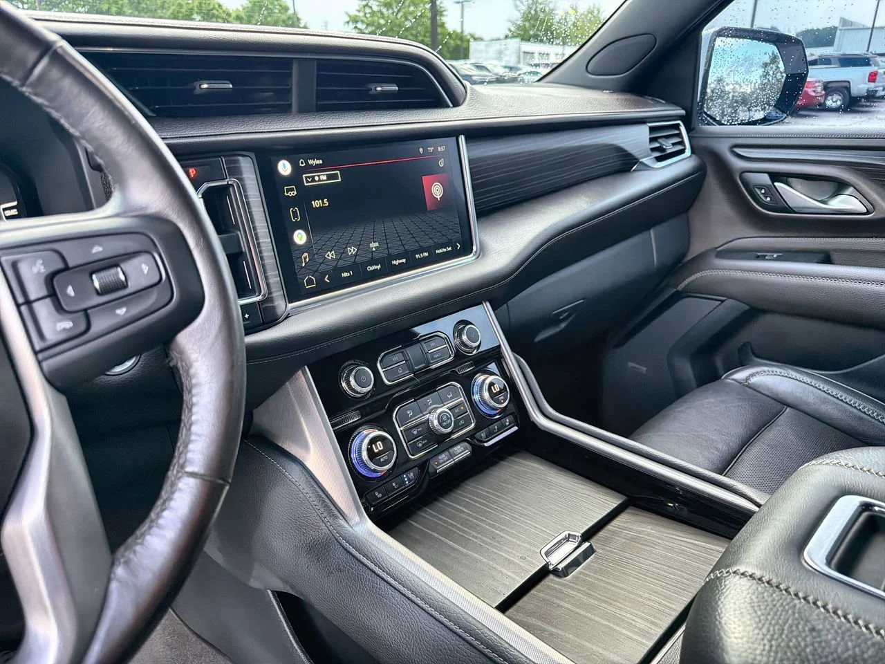 Used 2022 White Frost Tricoat GMC Denali image 11