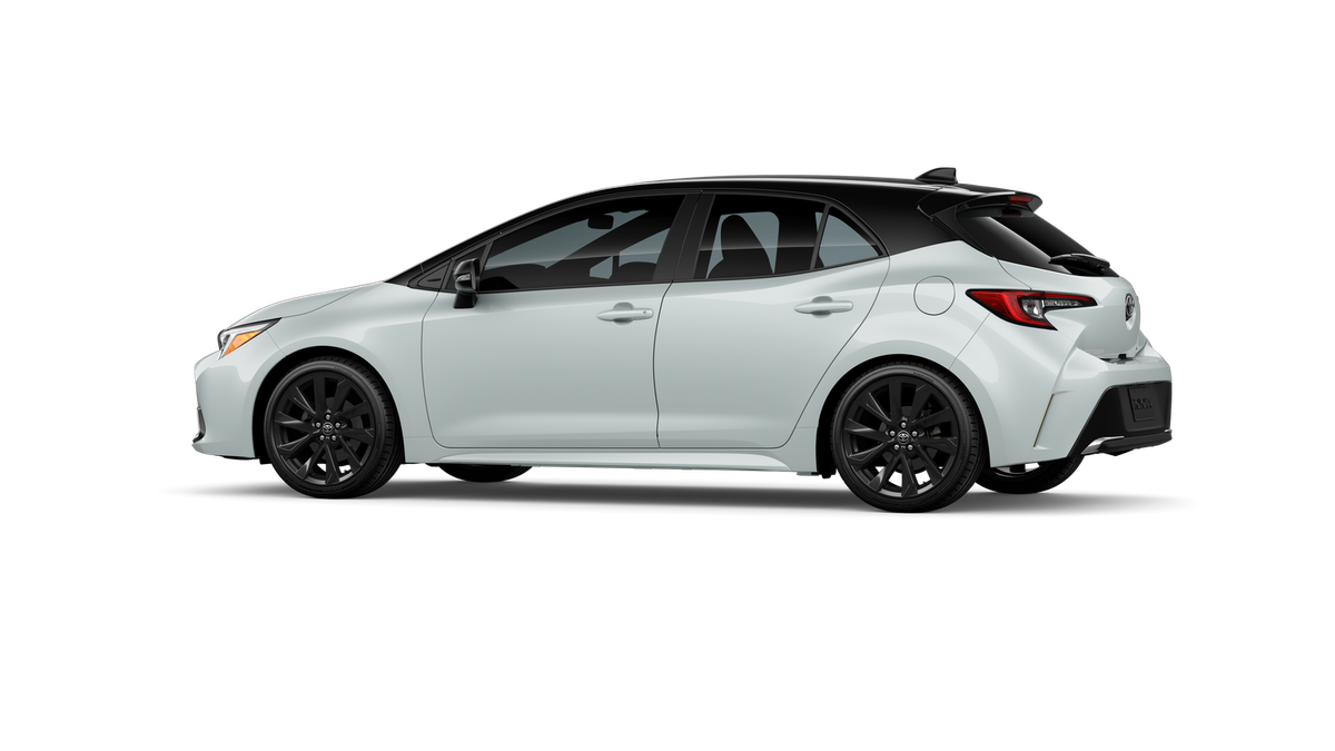 New 2026 Wind Chill Pearl with Midnight Black Metallic roof Toyota XSE image 5