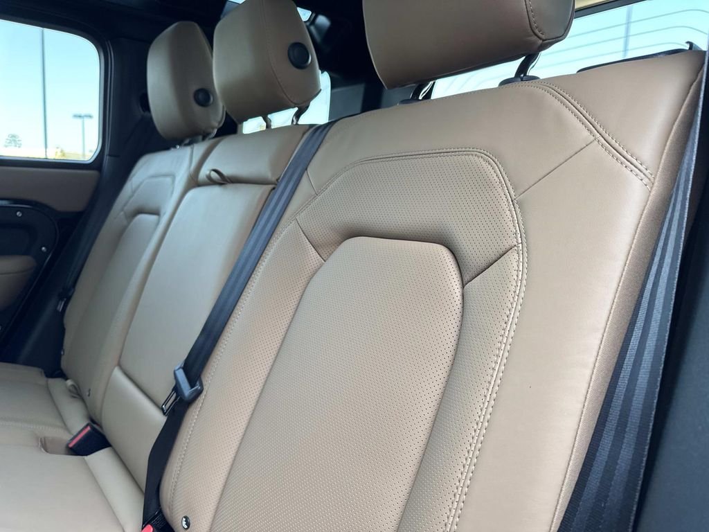 New 2026 Santorini Black Land Rover X-Dynamic SE image 14