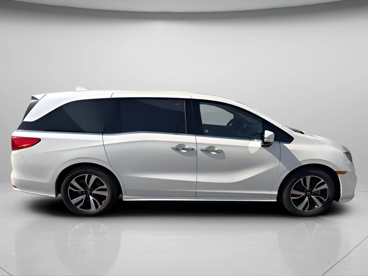 Used 2018 White Diamond Pearl Honda Elite image 3
