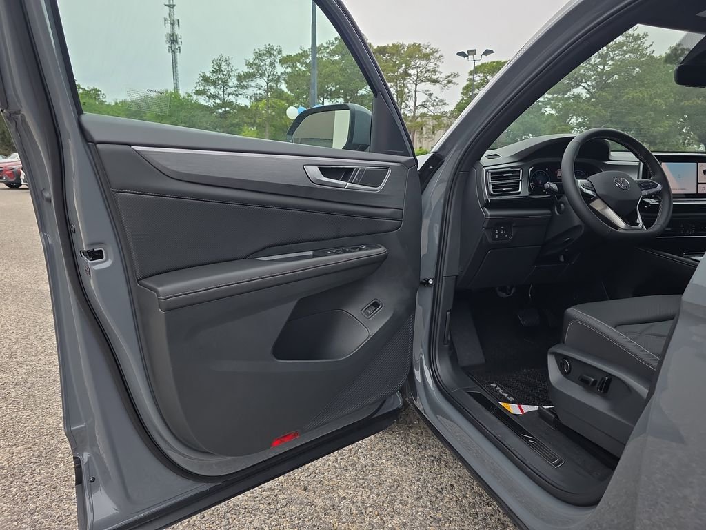 New 2026 Gray Volkswagen 2.0T SE w/Technology image 17