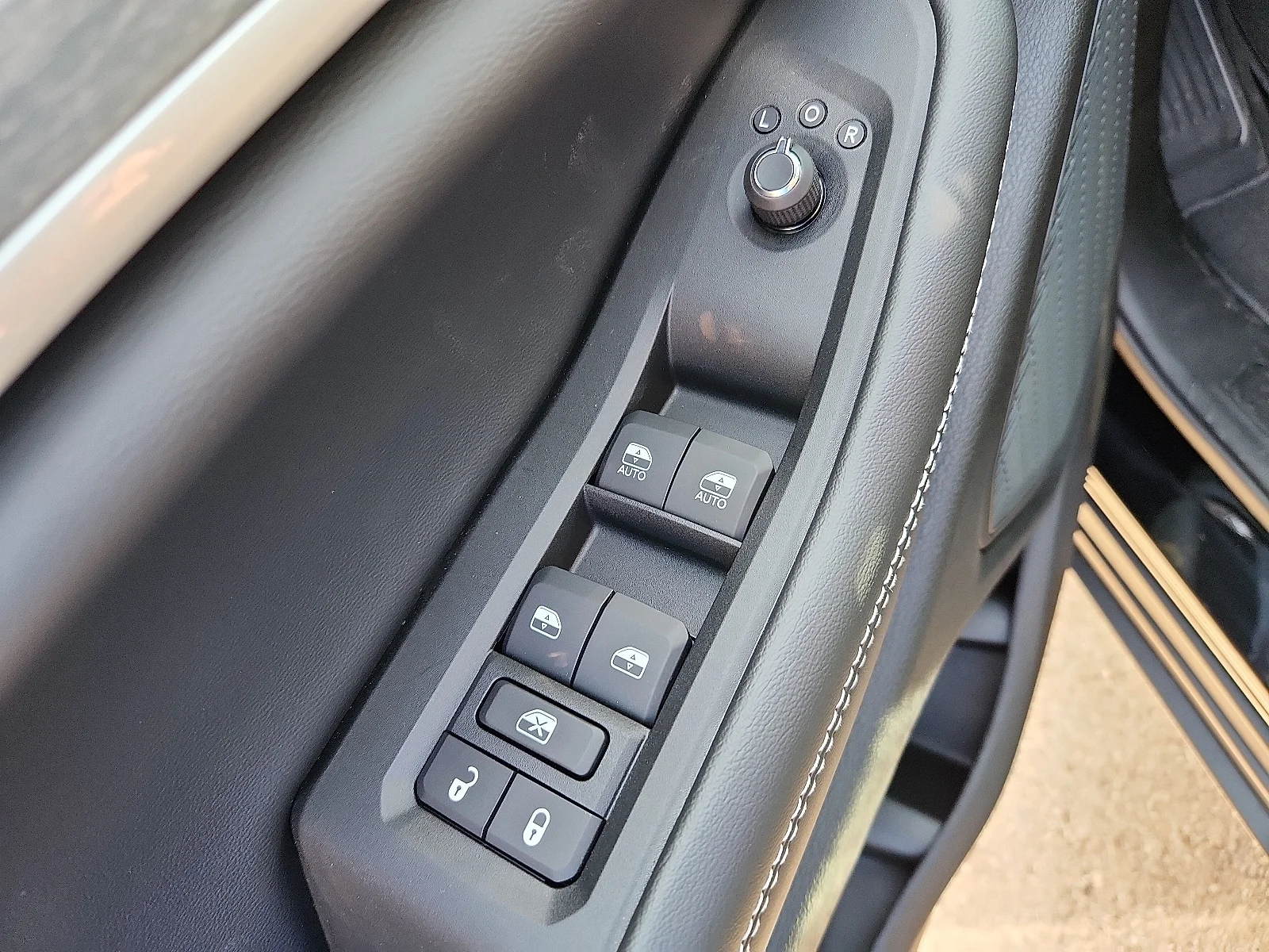 New 2027 High-Gloss Black Paint Jeep LAREDO ALTITUDE 4X4 image 12
