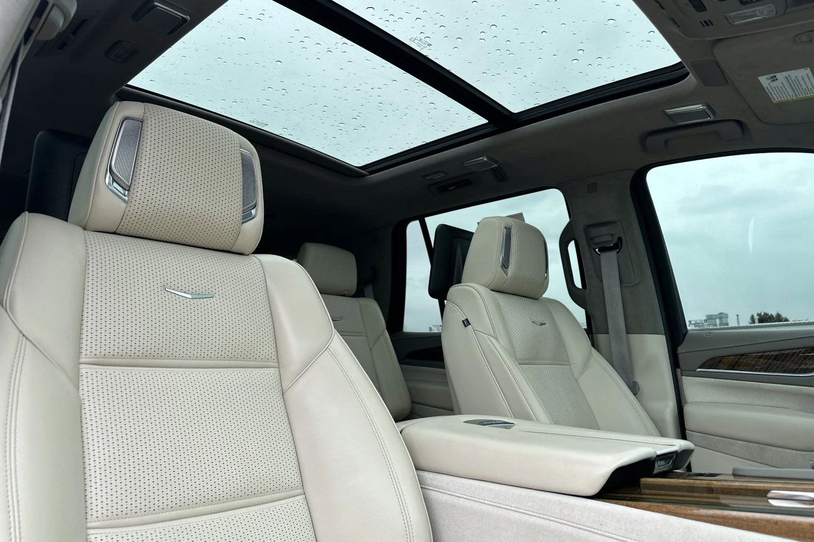 Used 2022  Cadillac Sport Platinum image 19