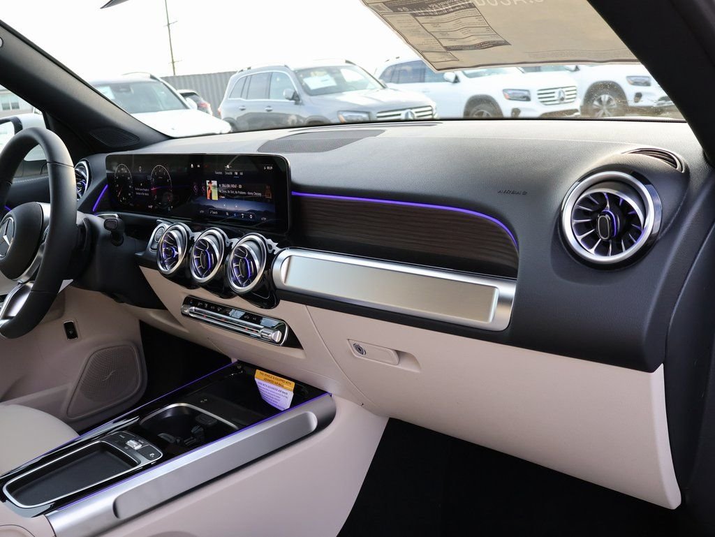 New 2026 Polar White Mercedes-Benz GLB 250 image 11