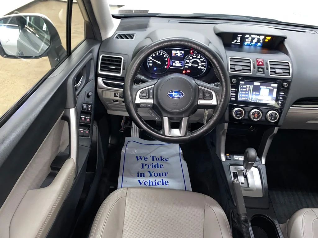Used 2018 Silver Subaru 2.5i Limited image 25