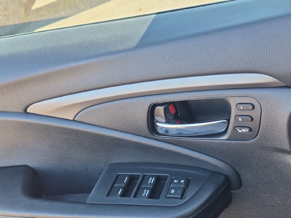 Certified Used 2019 Black Honda EX-L image 11