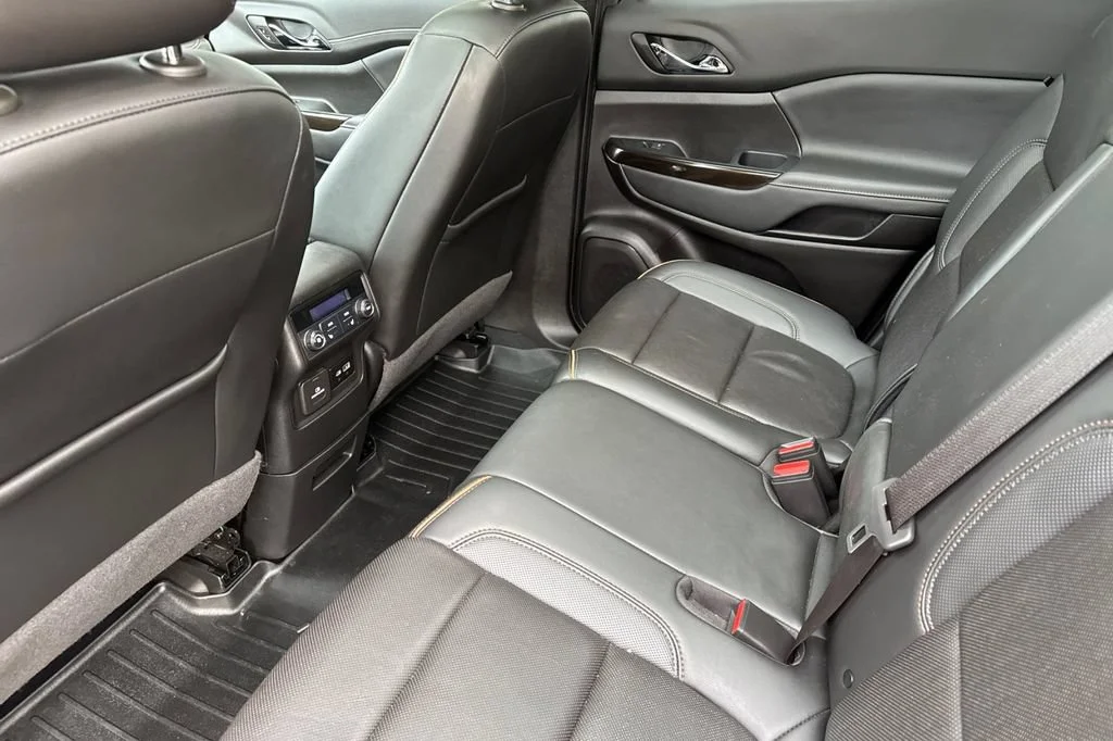 2022 GMC Acadia AT4 - Photo 12