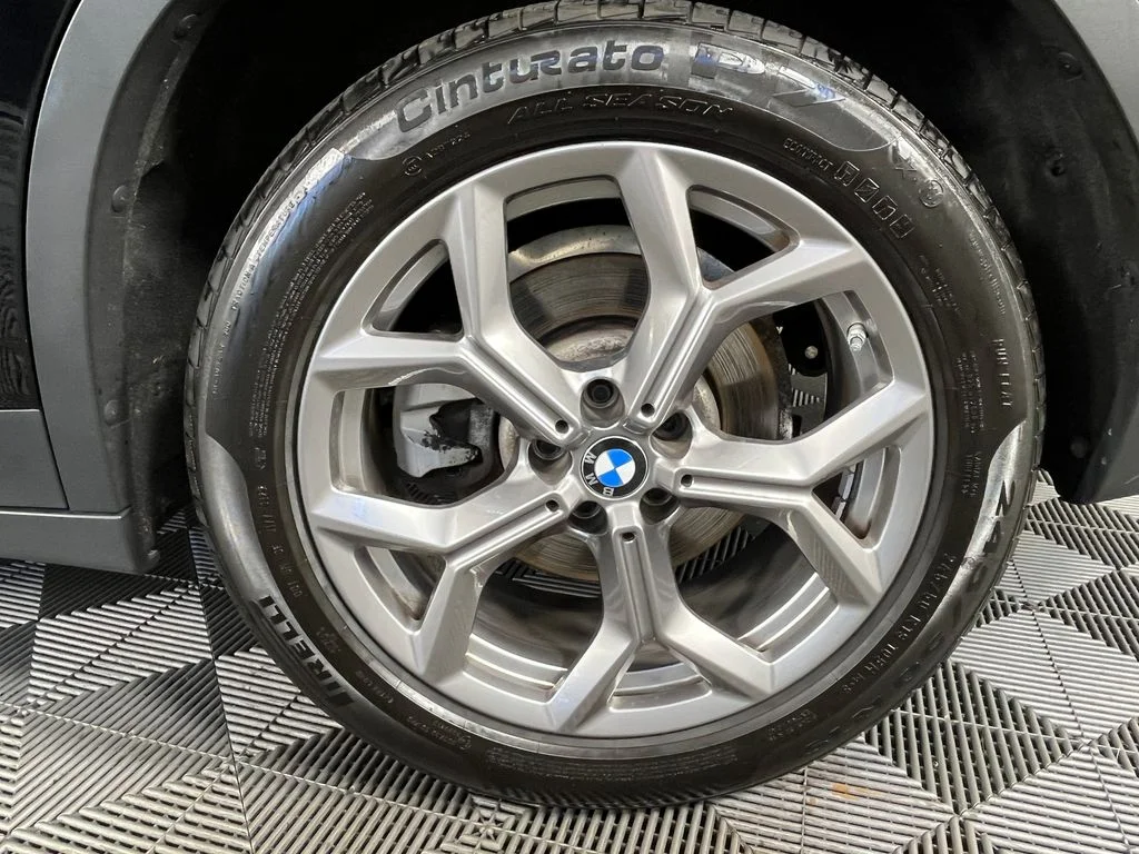 Used 2023 Black BMW xDrive30i image 14