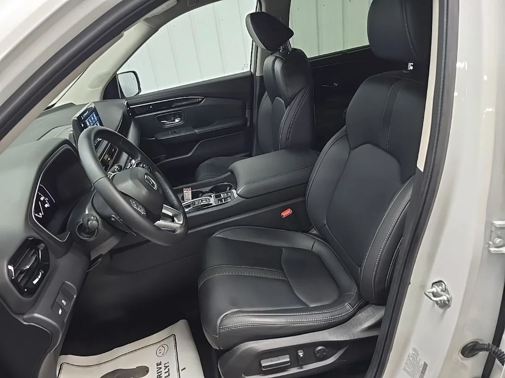 Used 2023  Honda EX-L image 31
