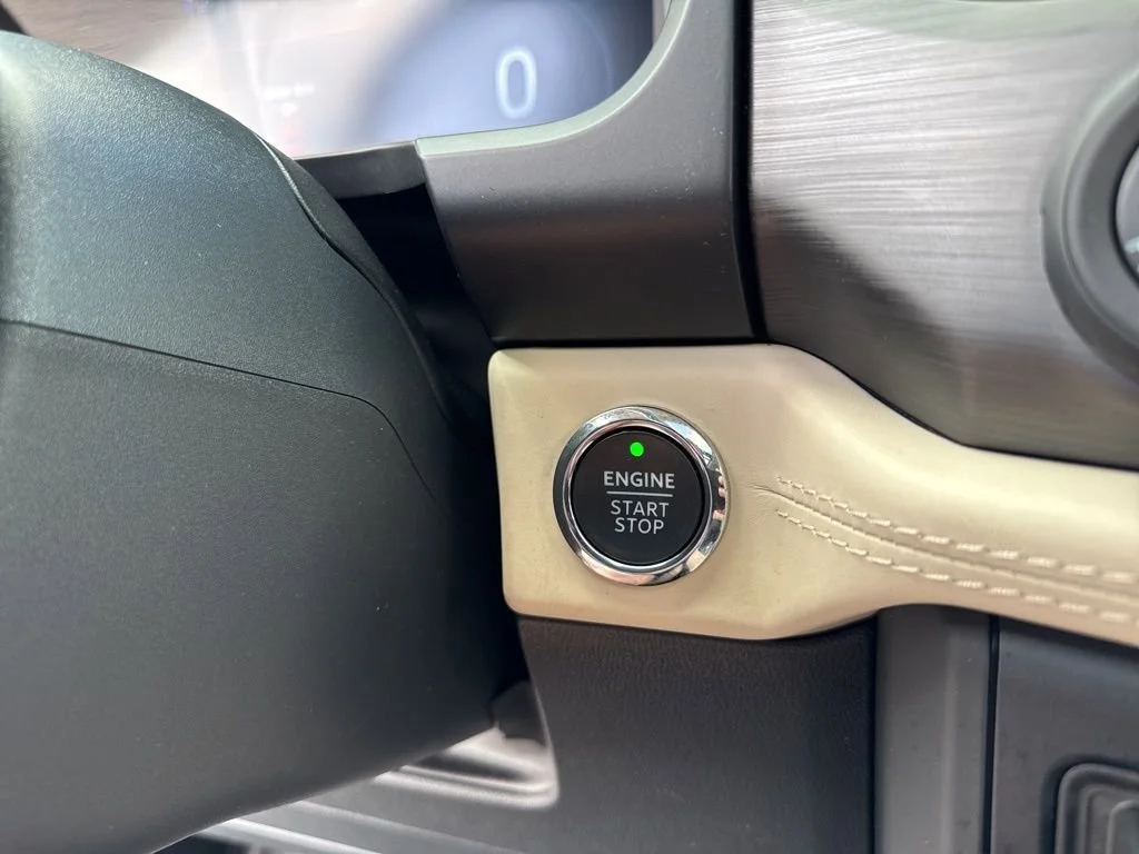 Used 2024  Ford Platinum image 25