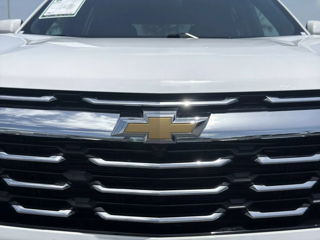Used 2025 Summit White Chevrolet LT image 38