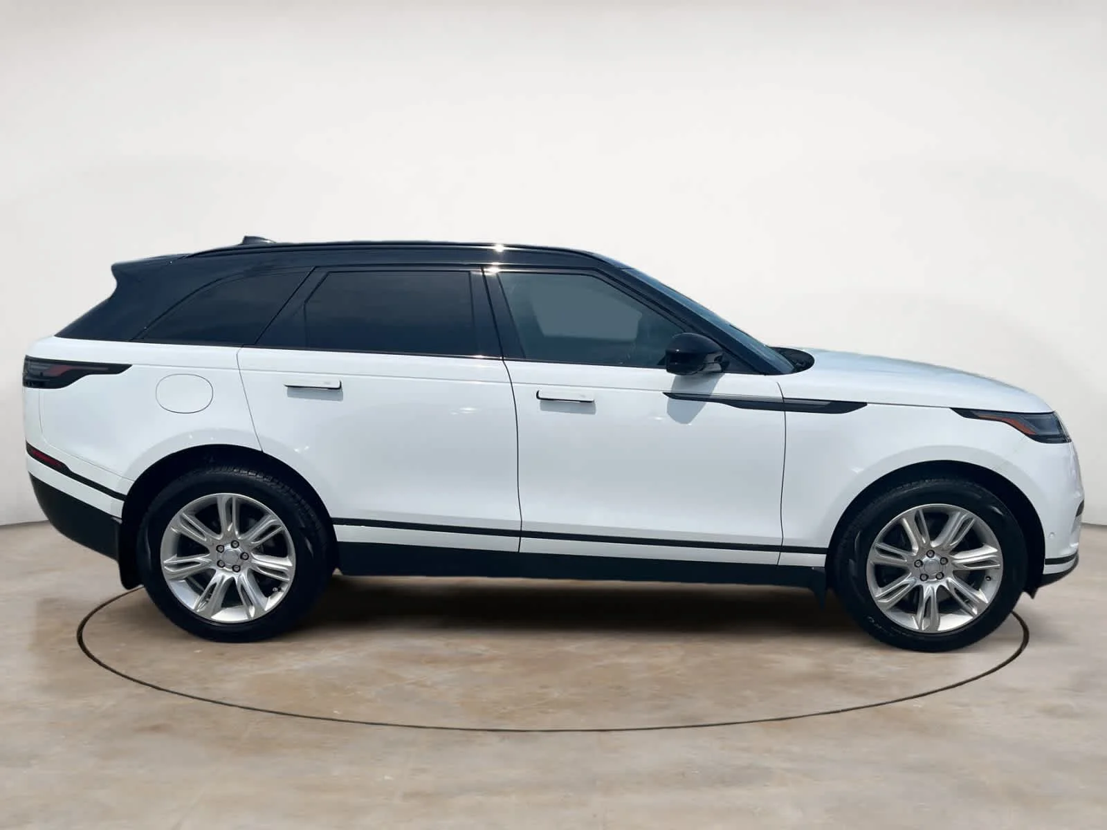 Certified Used 2026 Fuji White Land Rover S image 6