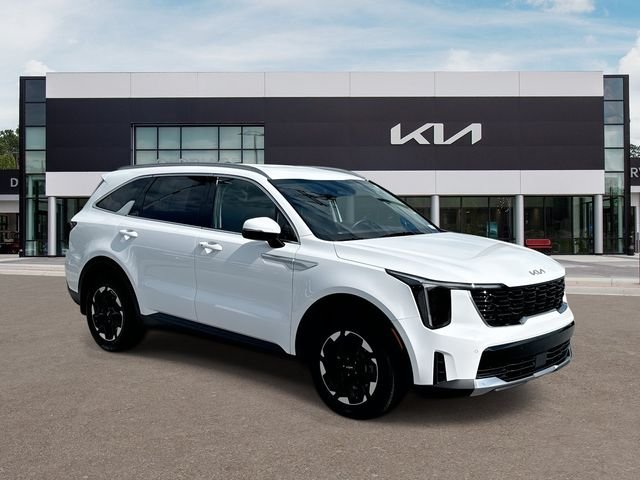 Used 2025 White Kia S image 2