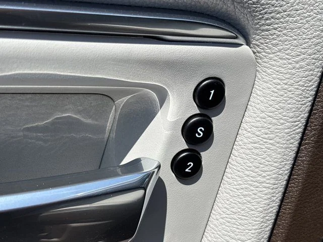 New 2026 Bright White Clear-Coat Exterior Paint RAM Laramie image 22