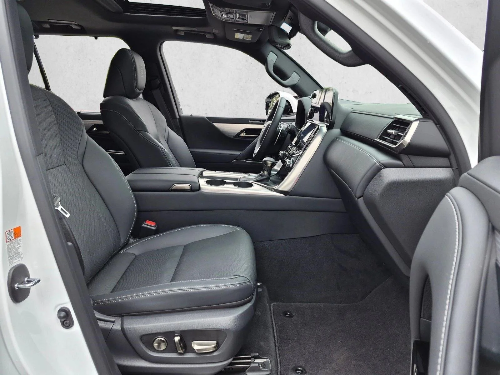 2026 Lexus LX F-Sport - Photo 22